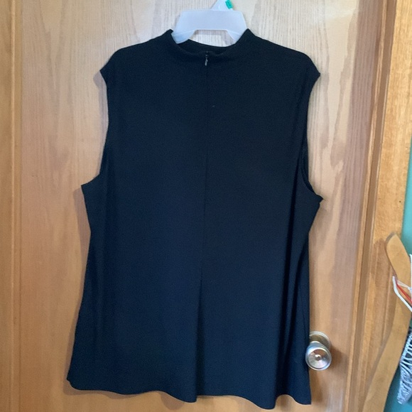 Sleeveless blouse with neck choker - zipper in back - Picture 3 of 4
